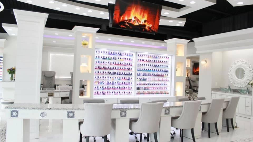 Lavish Nail Spa logo
