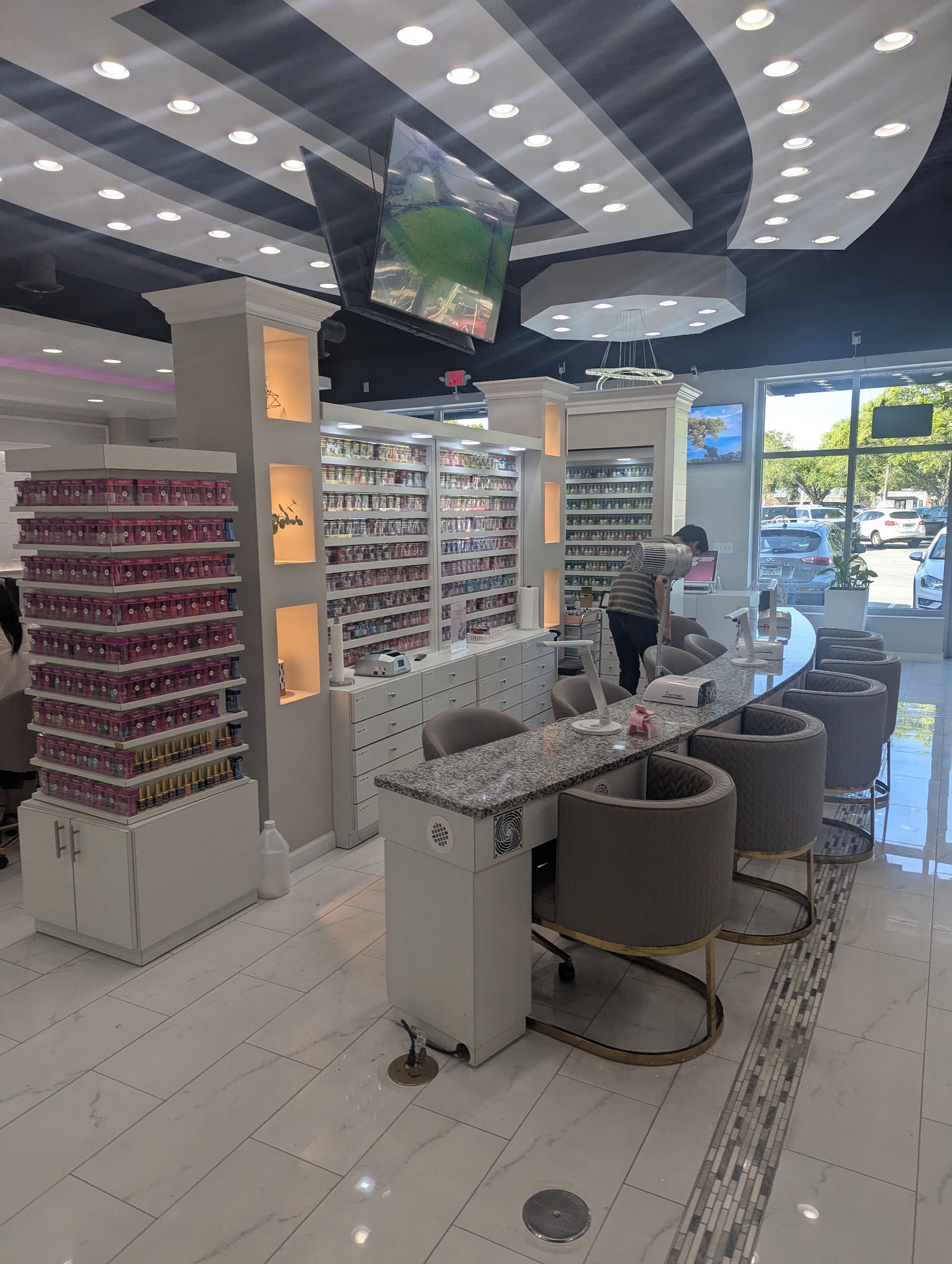 Lavish Nail Spa nail photo 2